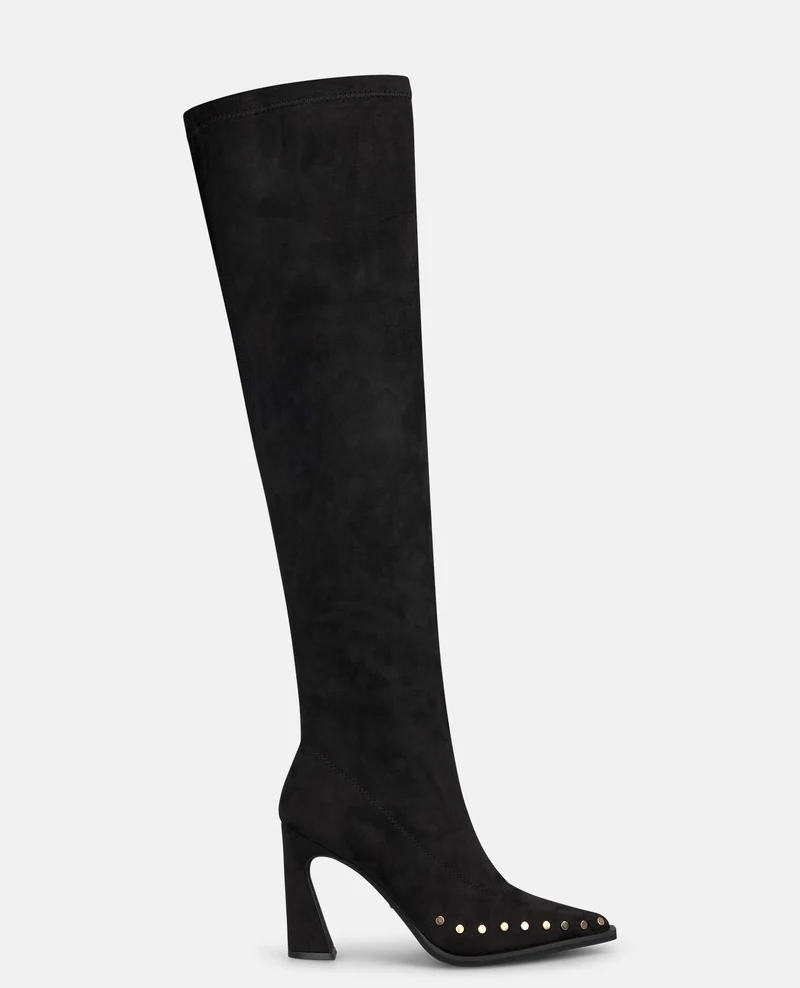 BOTA DE TACÓN CON TACHAS METÁLICAS