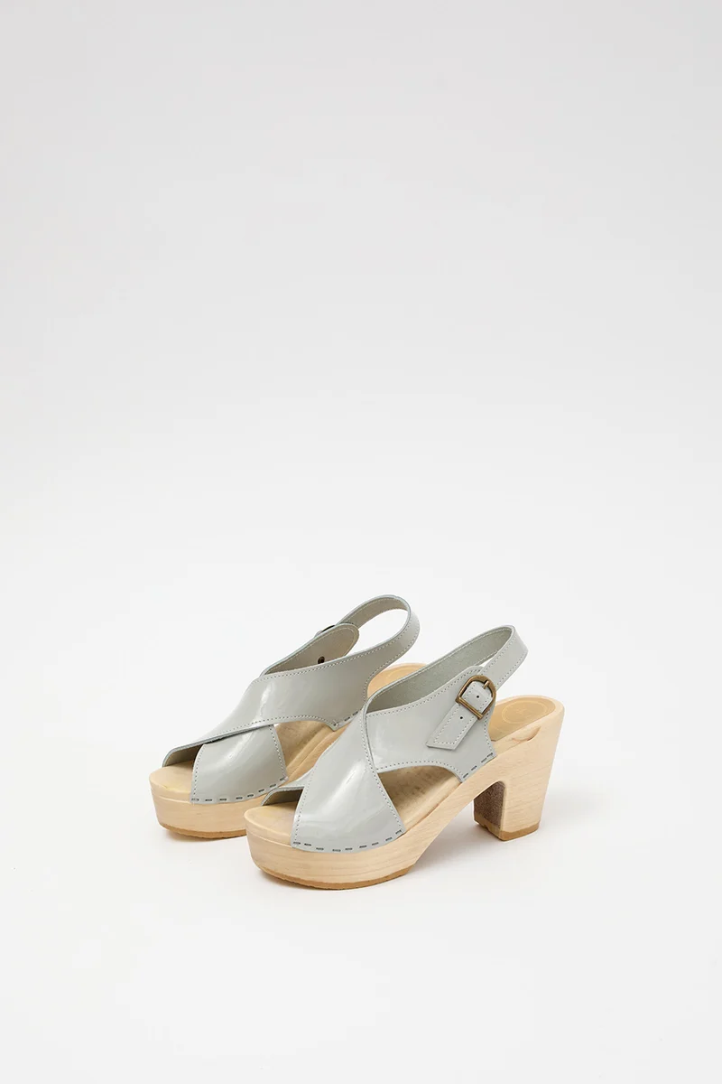 No.6 Crossover Clog on Platform in Dove Patent