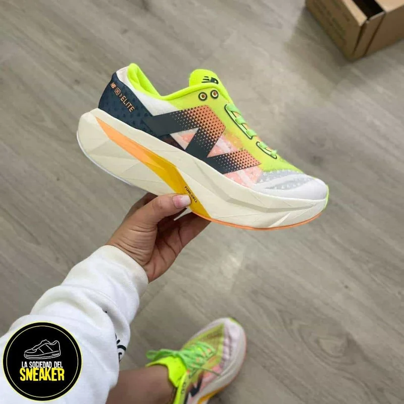 NEW BALANCE V4 VERDE BLANCA