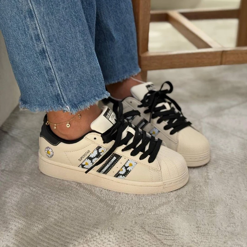 ADIDAS SUPERSTAR BEIGE NEGRA FLORES