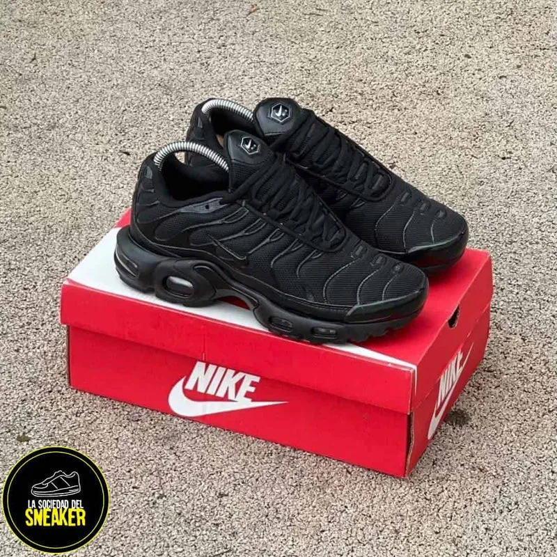 NIKE TN NEGRA