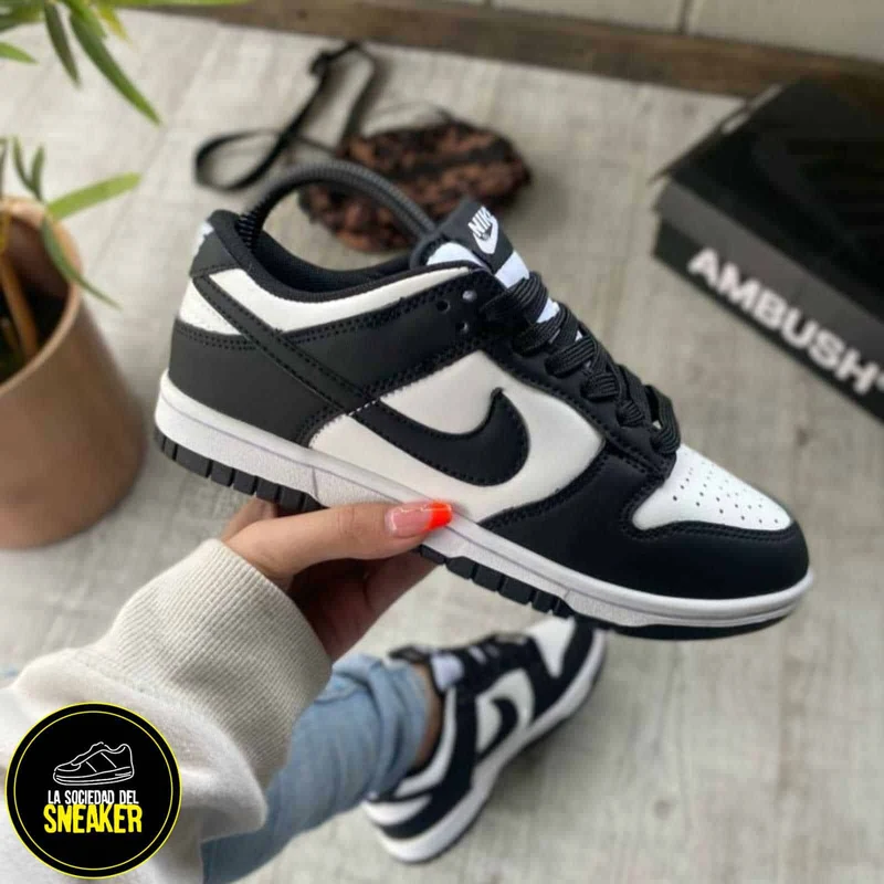 NIKE DUNK NEGRA BLANCA
