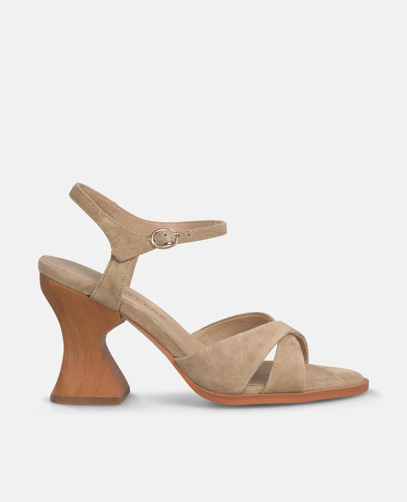 SANDALIA CON TACON DE MADERA