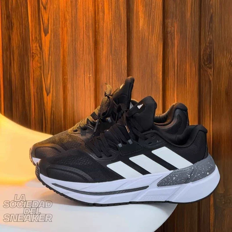 ADIDAS ADISTAR NEGRA BLANCA
