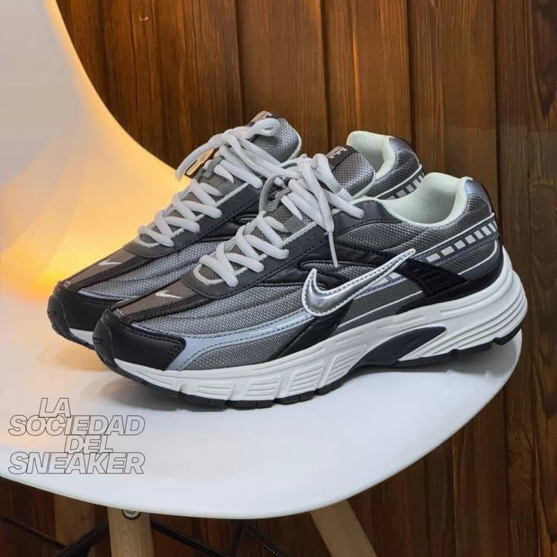 NIKE INITIATOR NEGRA GRIS