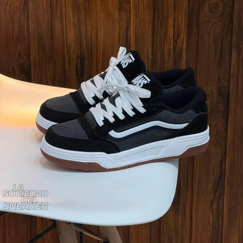 VANS HYLANE NEGRA BLANCA