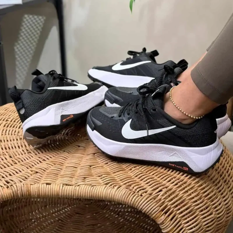 NIKE TRAIL ATC NEGRA BLANCA
