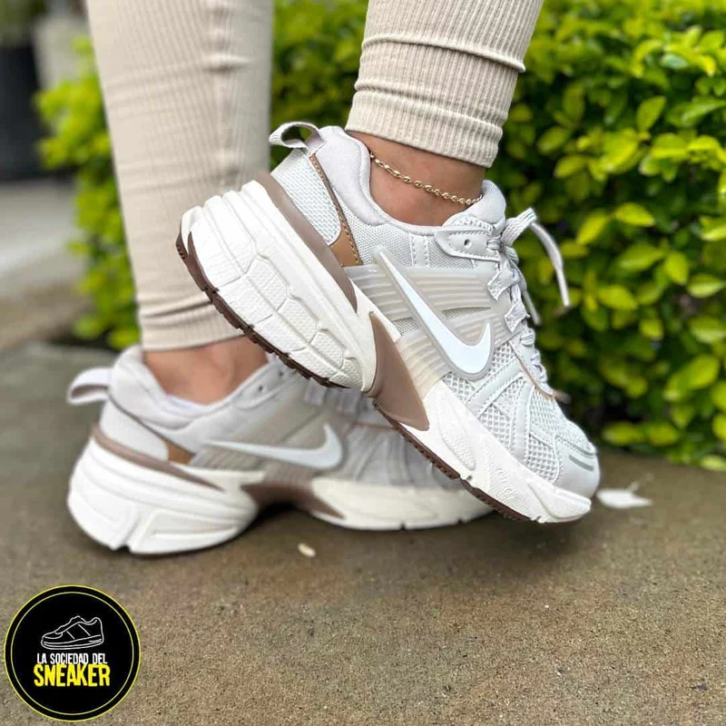 NIKE V2K BEIGE CAFE