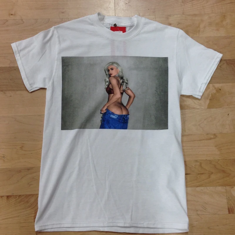 KYLIE - CHEEKS TEE