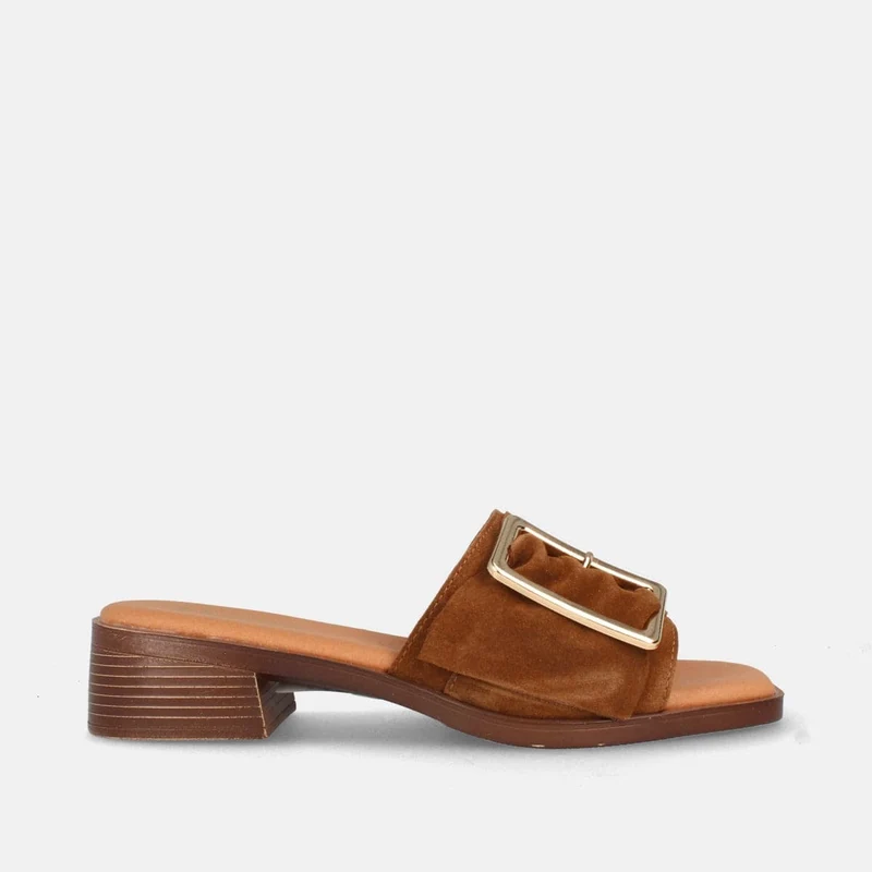 Sandalias de Tacón Bajo de Serraje Color Cuero con Hebilla Decorativa | Modelo Oza de Marila Shoes