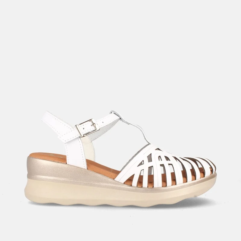 Sandalias de Cuña Color Blanco con Cierre de Hebilla y Plataforma Confort | Modelo Indu de Marila Shoes