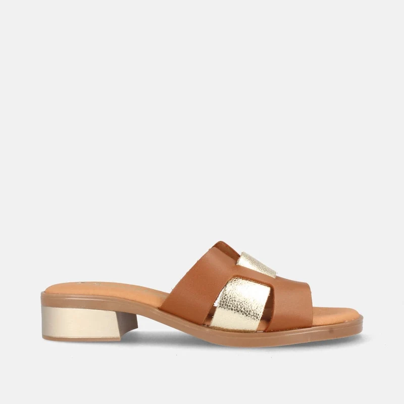 Sandalias Elegantes Color Cuero con Detalle Metalizado y Tacón Bajo | Modelo Rima de Marila Shoes