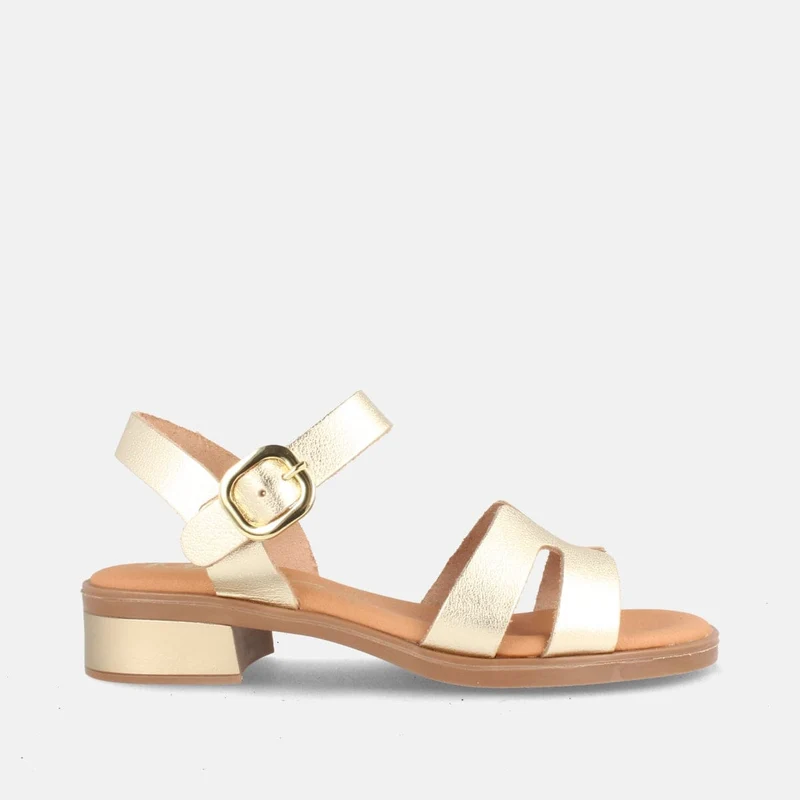 Sandalias Elegantes Champán con Tacón Bajo y Hebilla | Modelo Oka de Marila Shoes
