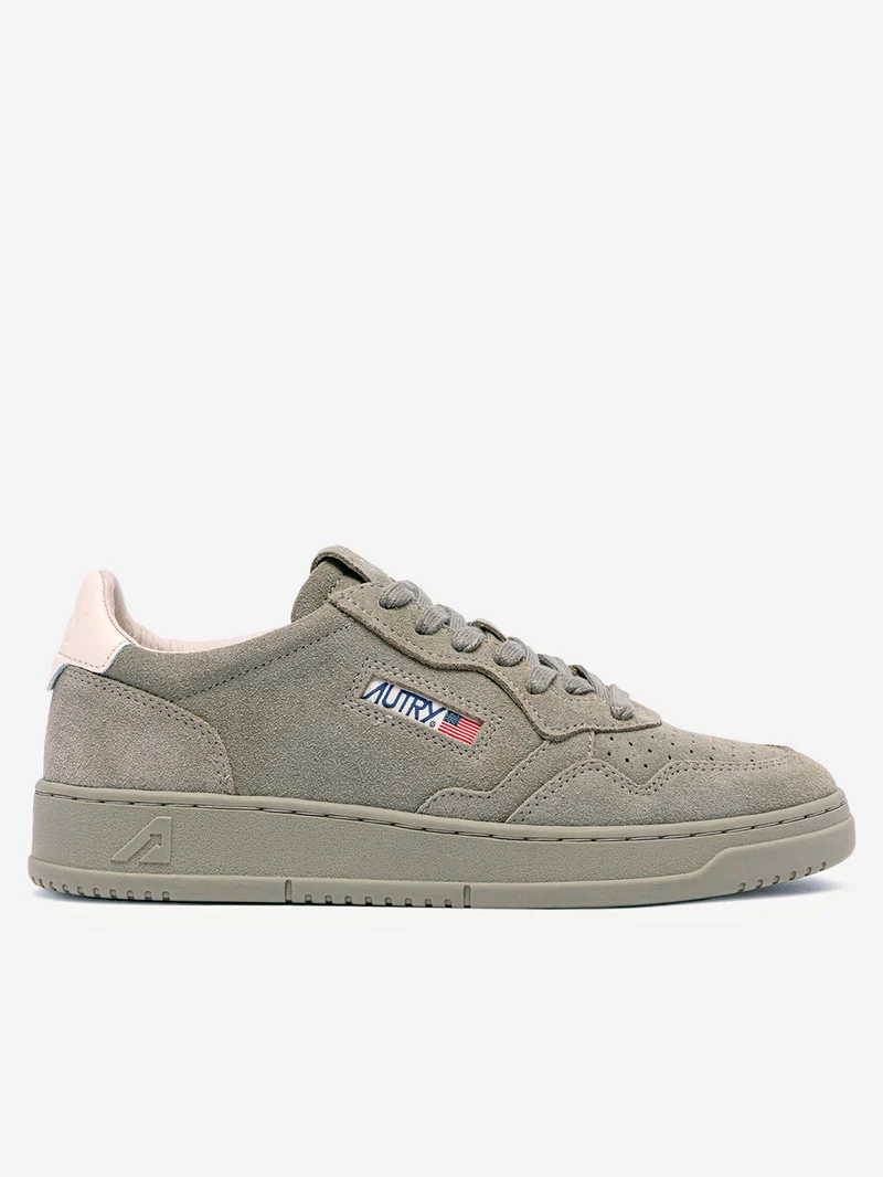 M Medalist Low in suede salvia con talloncino avorio