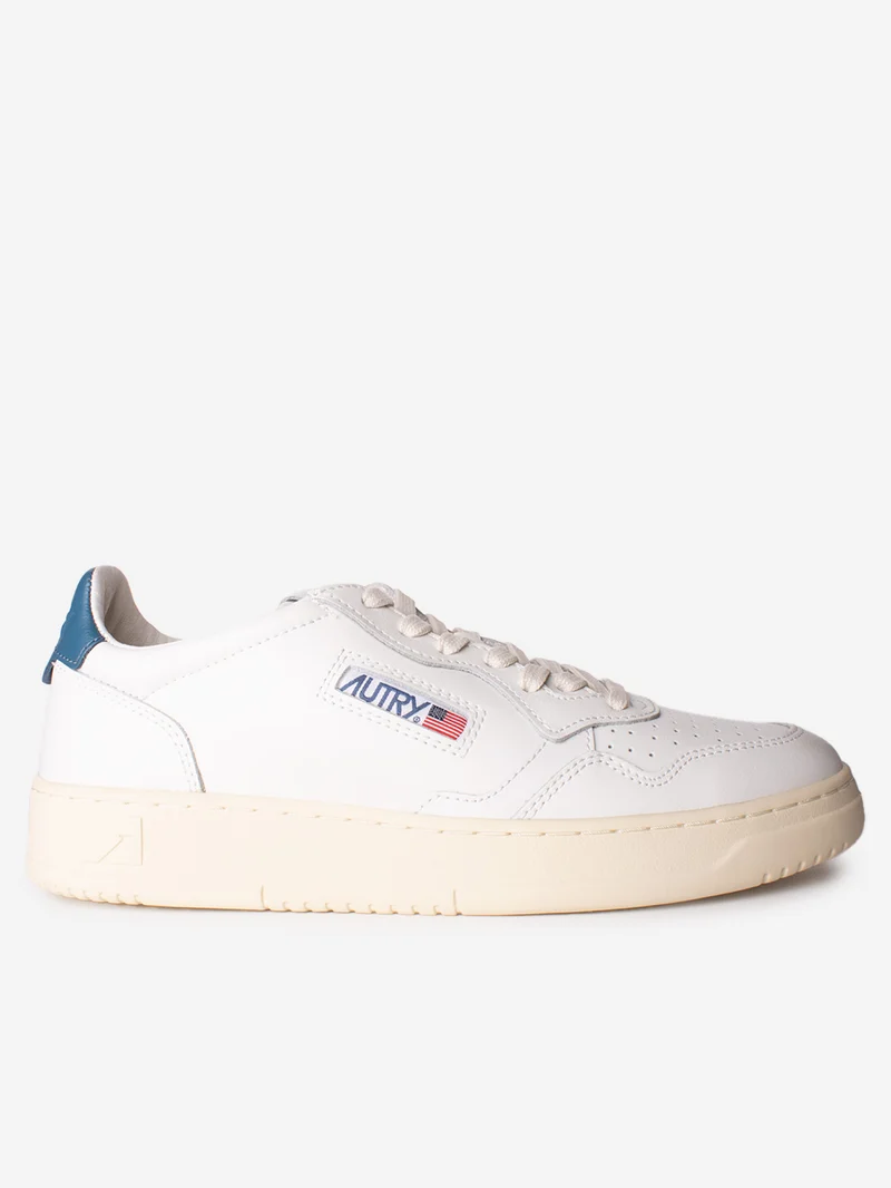 M Medalist Low in pelle bianca e talloncino blu chiaro