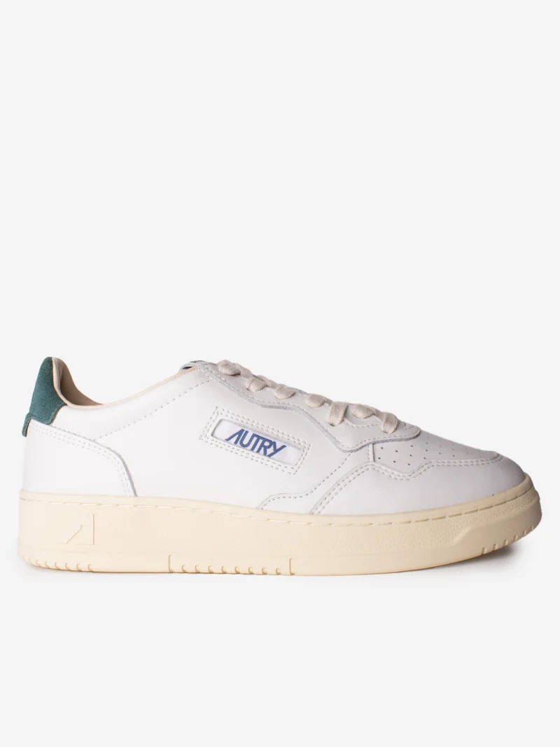 M Medalist Low in pelle bianca con logo in suede bianco e talloncino verde