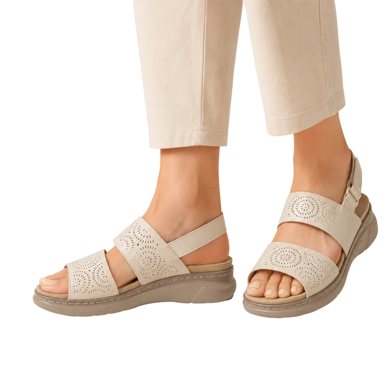 MUJER SANDALIA BEIGE ELASTICO TROQUELADO