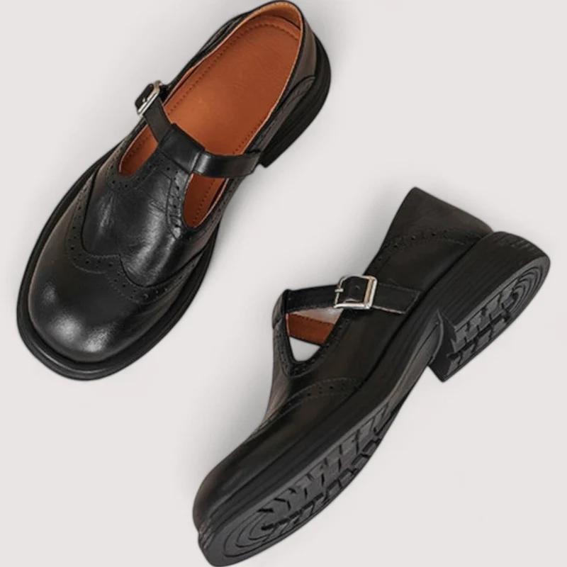 Nora™ | Zapato Mary Jane con detalle brogue y hebilla