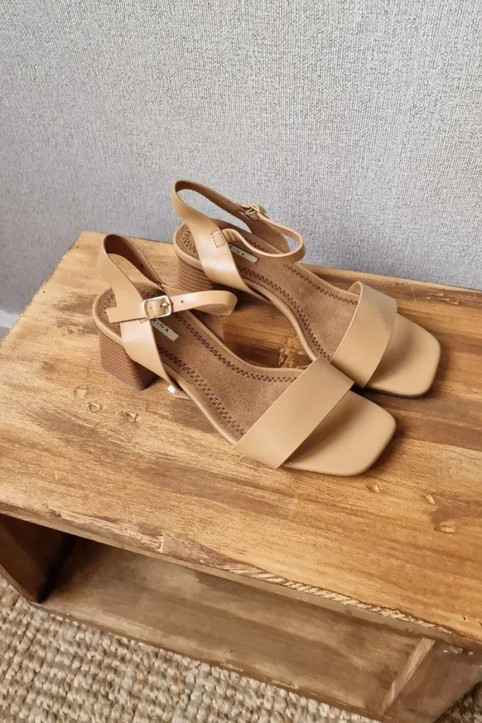 Sandalia Tacón Medio Camel
