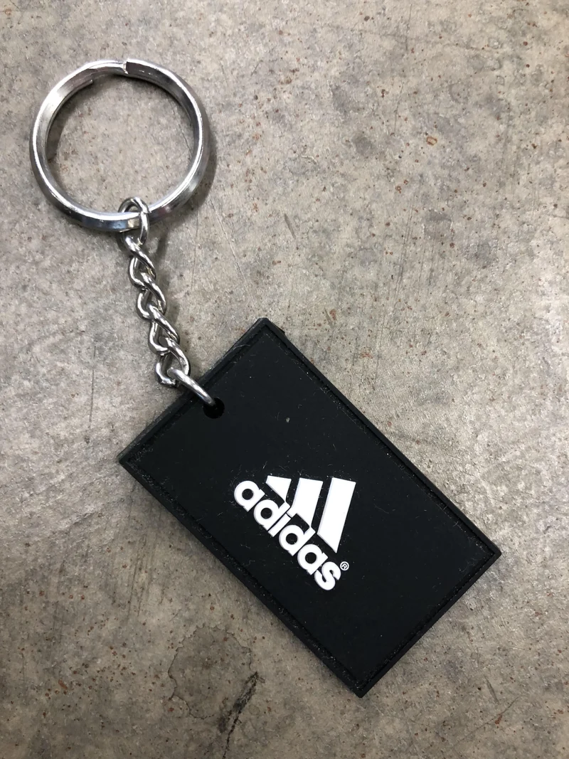 ADIDAS - RUBBER LOGO KEYCHAIN (BLACK)