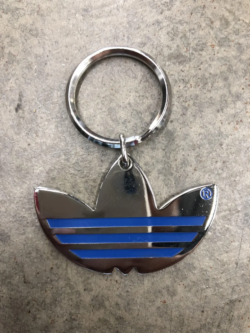 ADIDAS - METAL LOGO KEYCHAIN (SILVER)