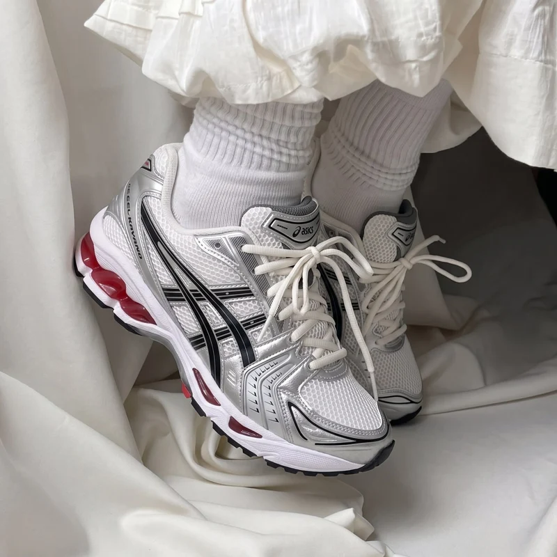 Asics gel kayano 14 Red edition (للنساء)