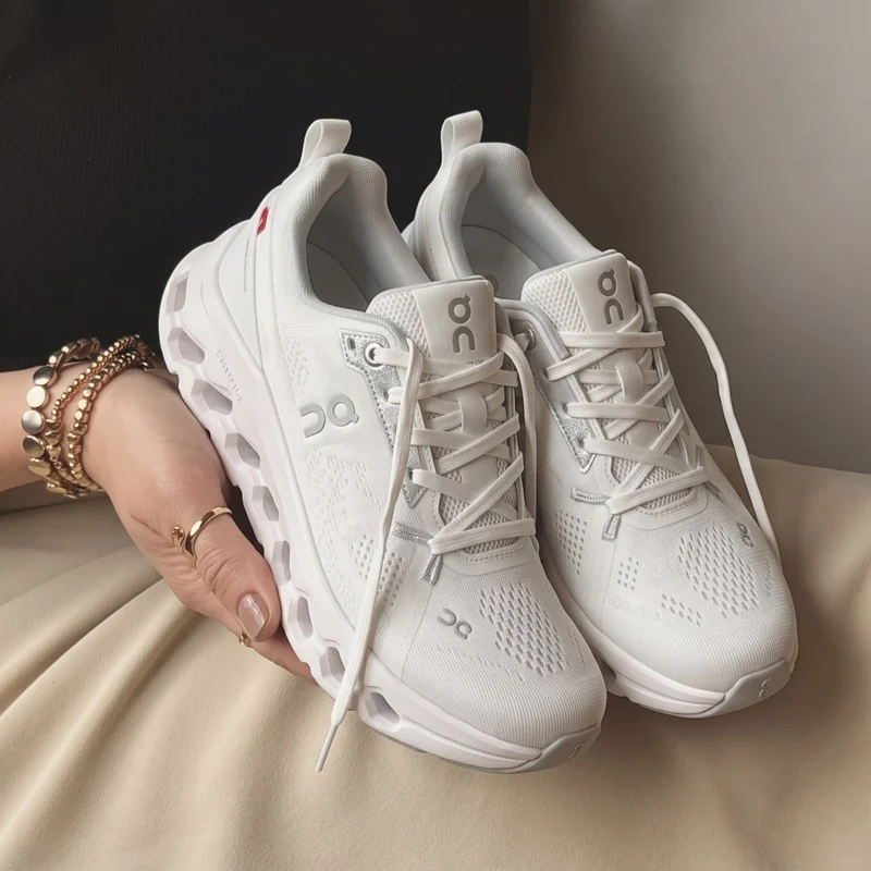 Oncloudtilt White edition ( Pour Femme )