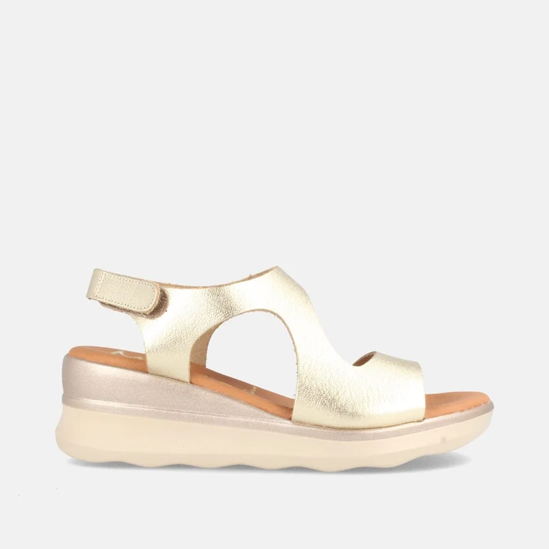 Sandalias de Plataforma Platino en Piel Grain con Cierre de Velcro y Suela Confort | Modelo Dasha de Marila Shoes