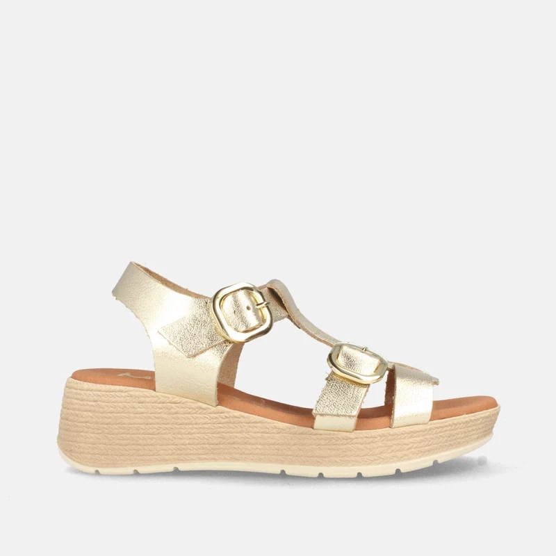 Sandalias de Cuña Champagne en Piel Grain con Hebillas Doradas y Plataforma | Modelo Bamba de Marila Shoes