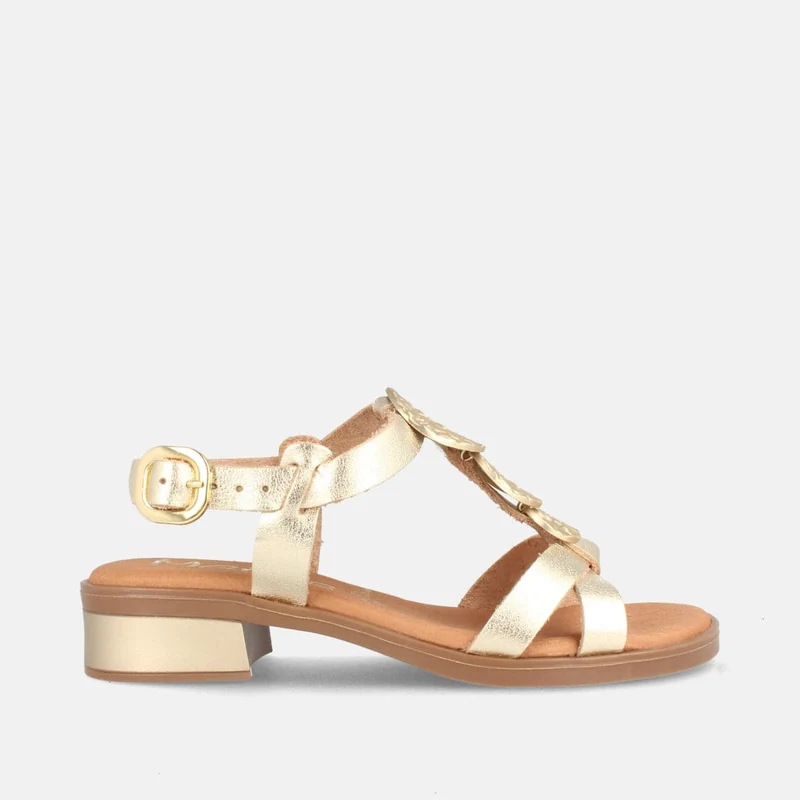 Sandalias de Tacón Bajo Champagne en Piel Grain con Hebilla y Detalle Metálico | Modelo Afón de Marila Shoes