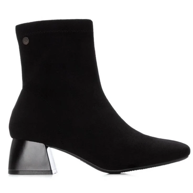 MUJER BOTIN TACON AMSTERDAM ANTE NEGRO