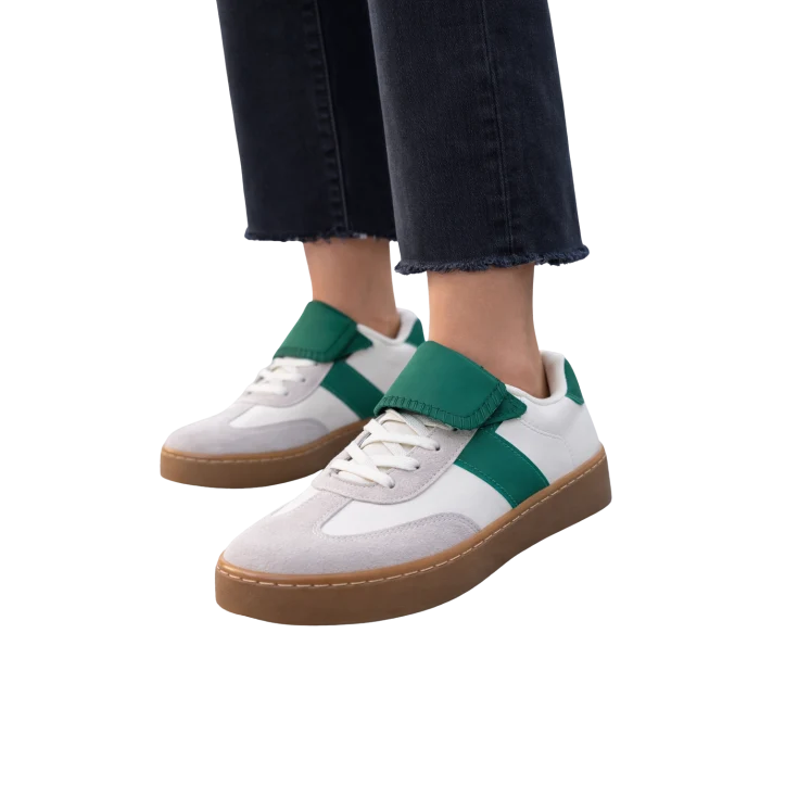 MUJER DEPORTIVA PLUMA VERDE