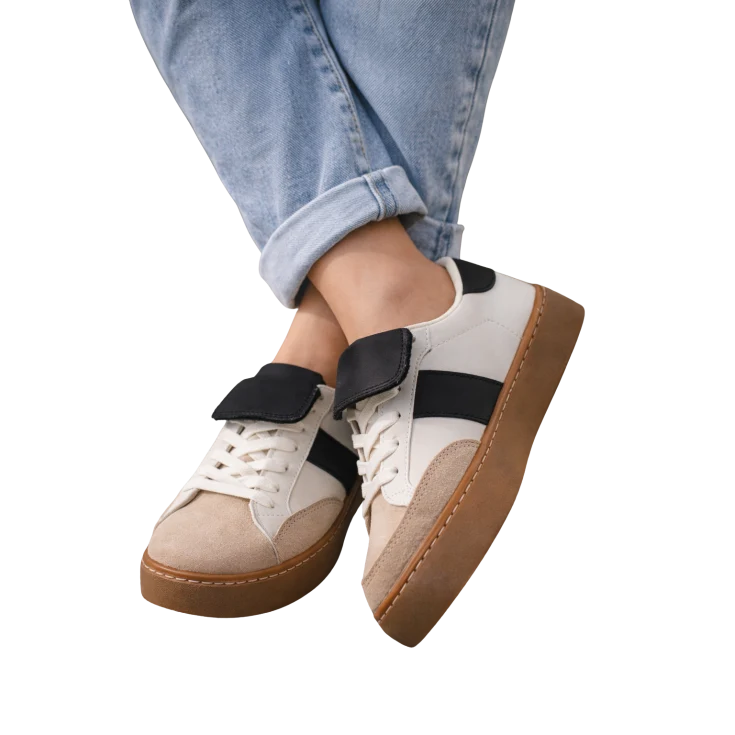 MUJER DEPORTIVA PLUMA NEGRO