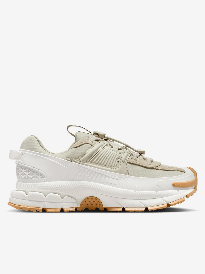 W Zoom Vomero Roam Winterized bianca e beige