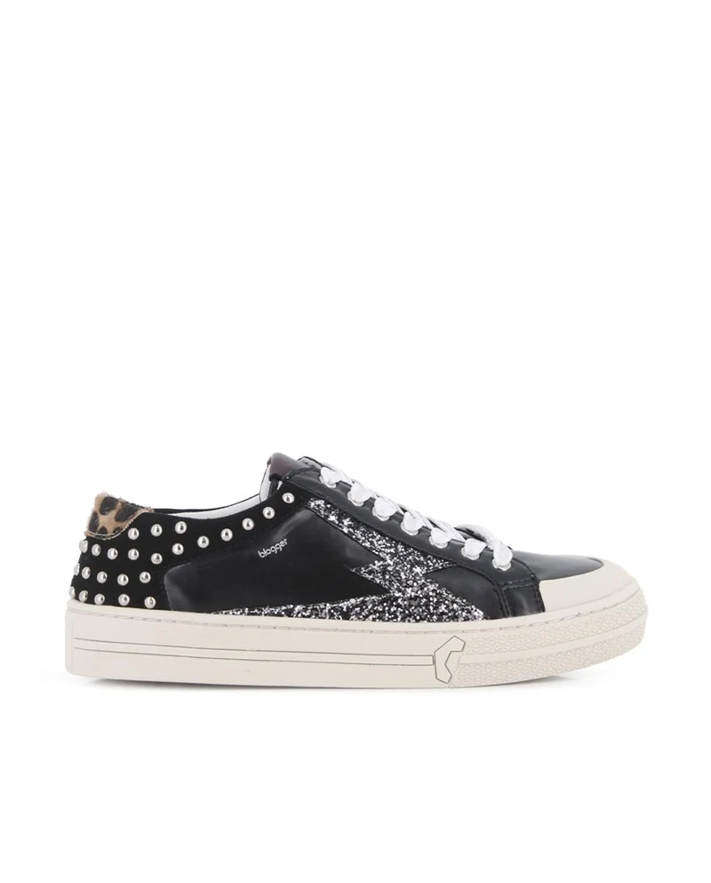 Sneakers Gaming Blogger