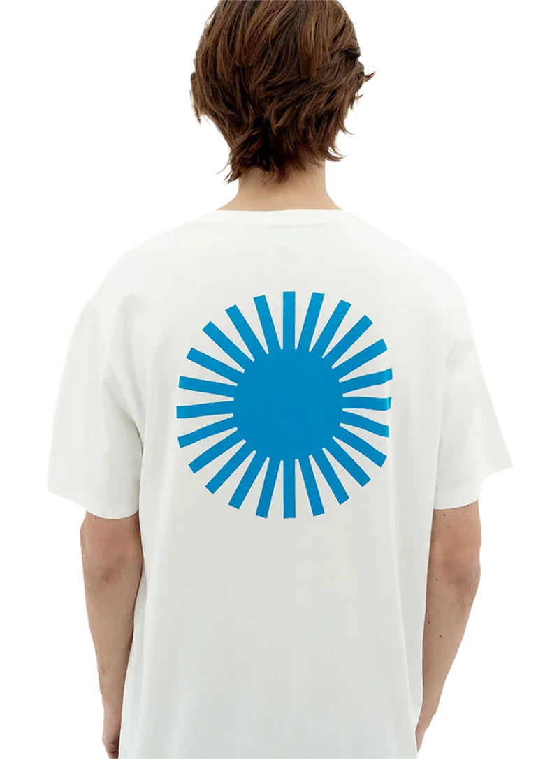 Camiseta Blanca Sol Espalda Azul