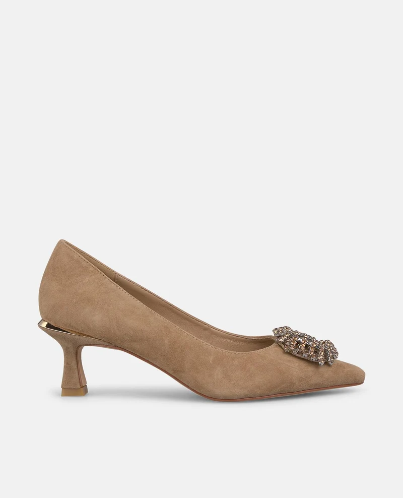 ZAPATO CON BROCHE CUADRADO