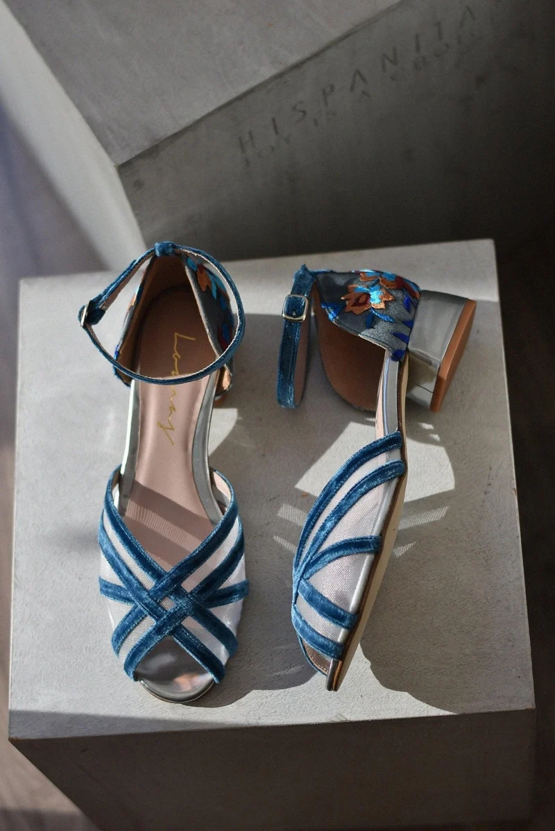 Greta azul Bordado plano