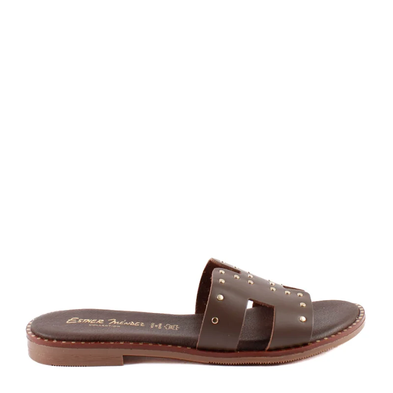 SANDALIA PALA TACHAS MARRON 5840
